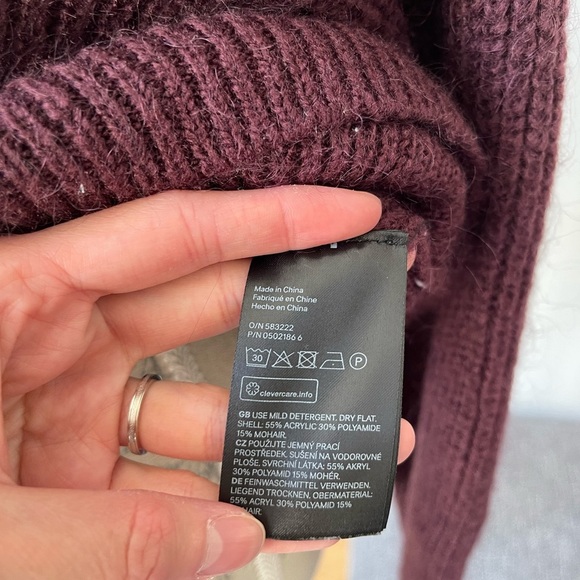 Oversized burgundy knitted sweater 
Size: XS - Picture 7 of 7